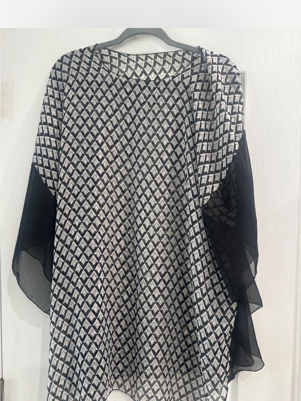 Black & White Geometric Kimono Jacket - Women